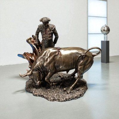 Дизайнерська Статуетка Veronese "Матадор" із покриттям бронзи 16*14*10 см 77063A4 фото